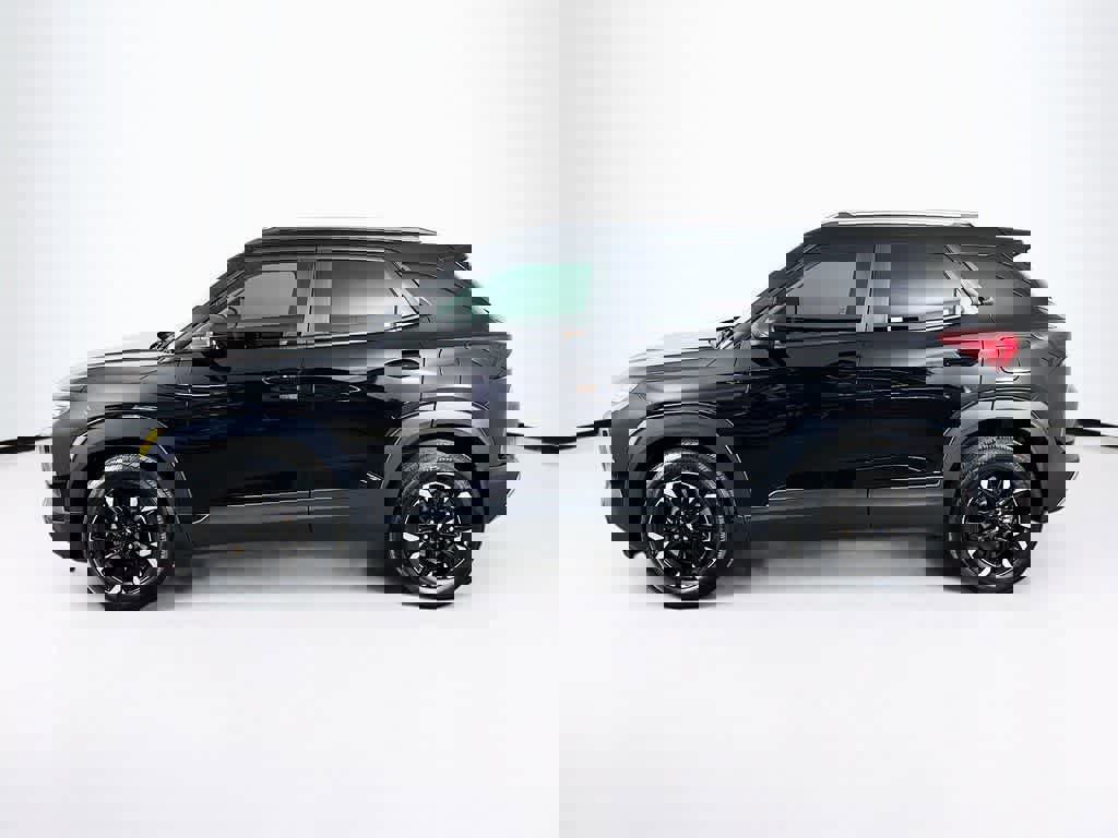 Used 2023 Chevrolet TrailBlazer LT w/ Convenience Package image 2