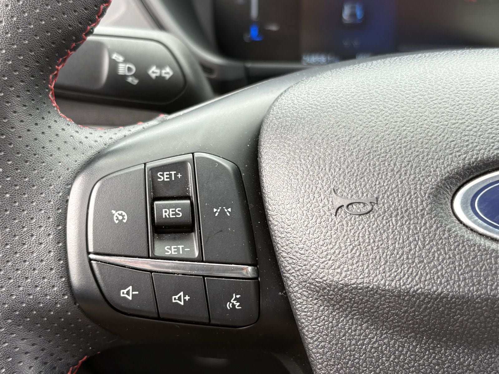 Certified 2025 Ford Escape ST-Line AWD/4WD image 37