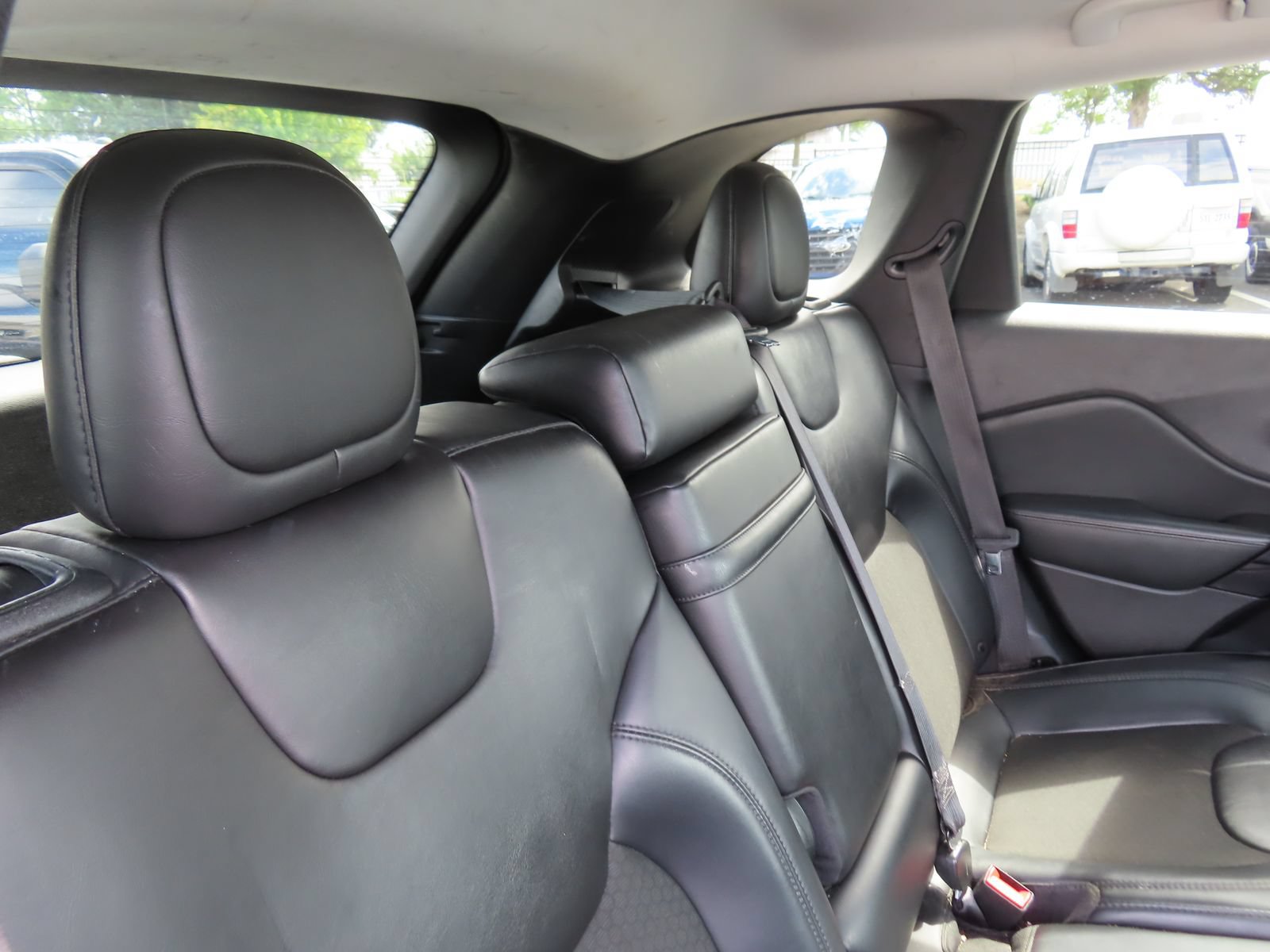 Used 2019 Jeep Cherokee Latitude Plus AWD/4WD image 30