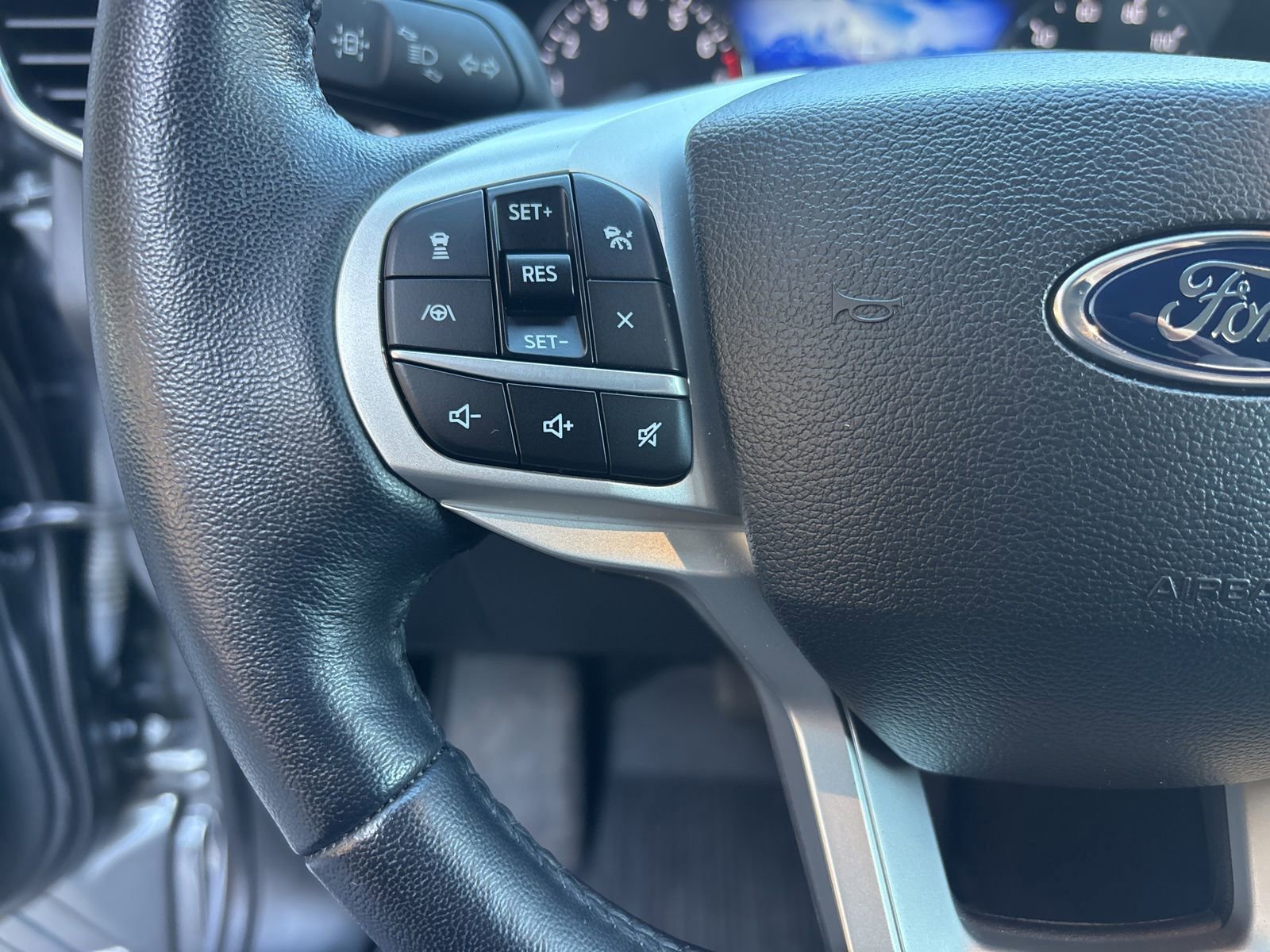 Certified 2022 Ford Explorer XLT w/ Equipment Group 202A AWD/4WD image 21