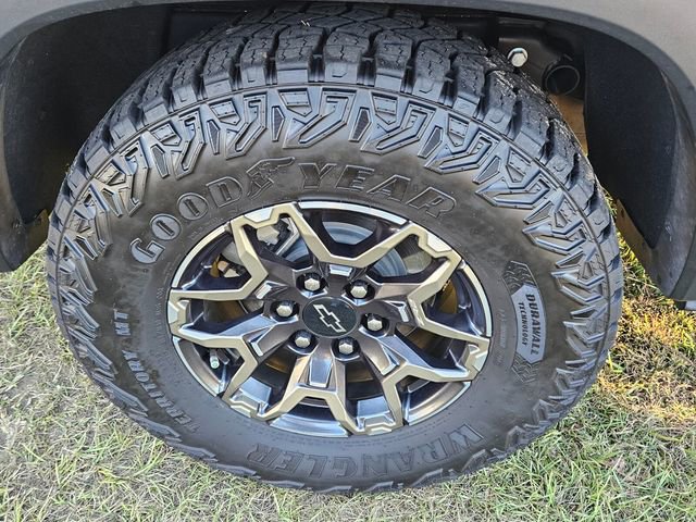 Used 2024 Chevrolet Colorado ZR2 w/ Technology Package image 9