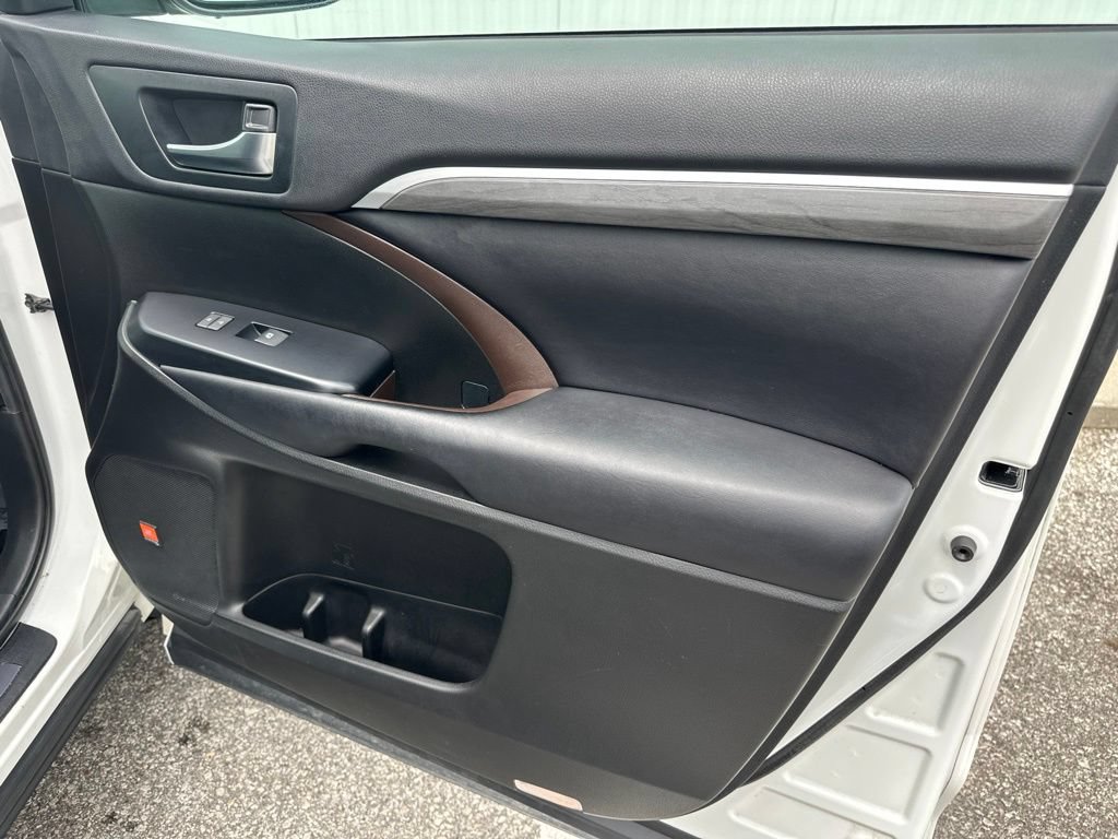 Used 2019 Toyota Highlander Limited AWD/4WD image 32