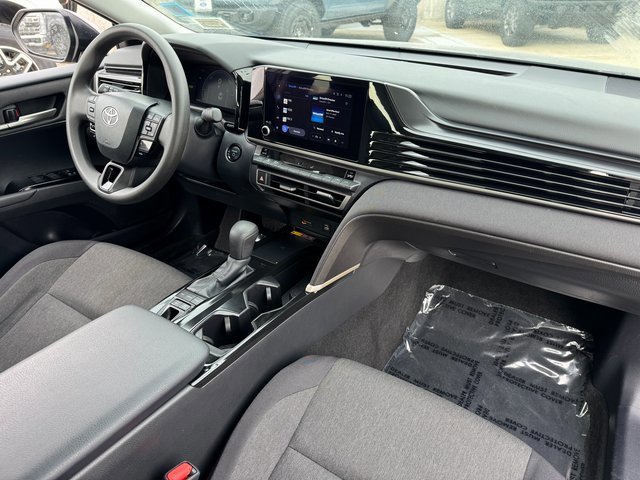 Used 2025 Toyota Camry LE image 18