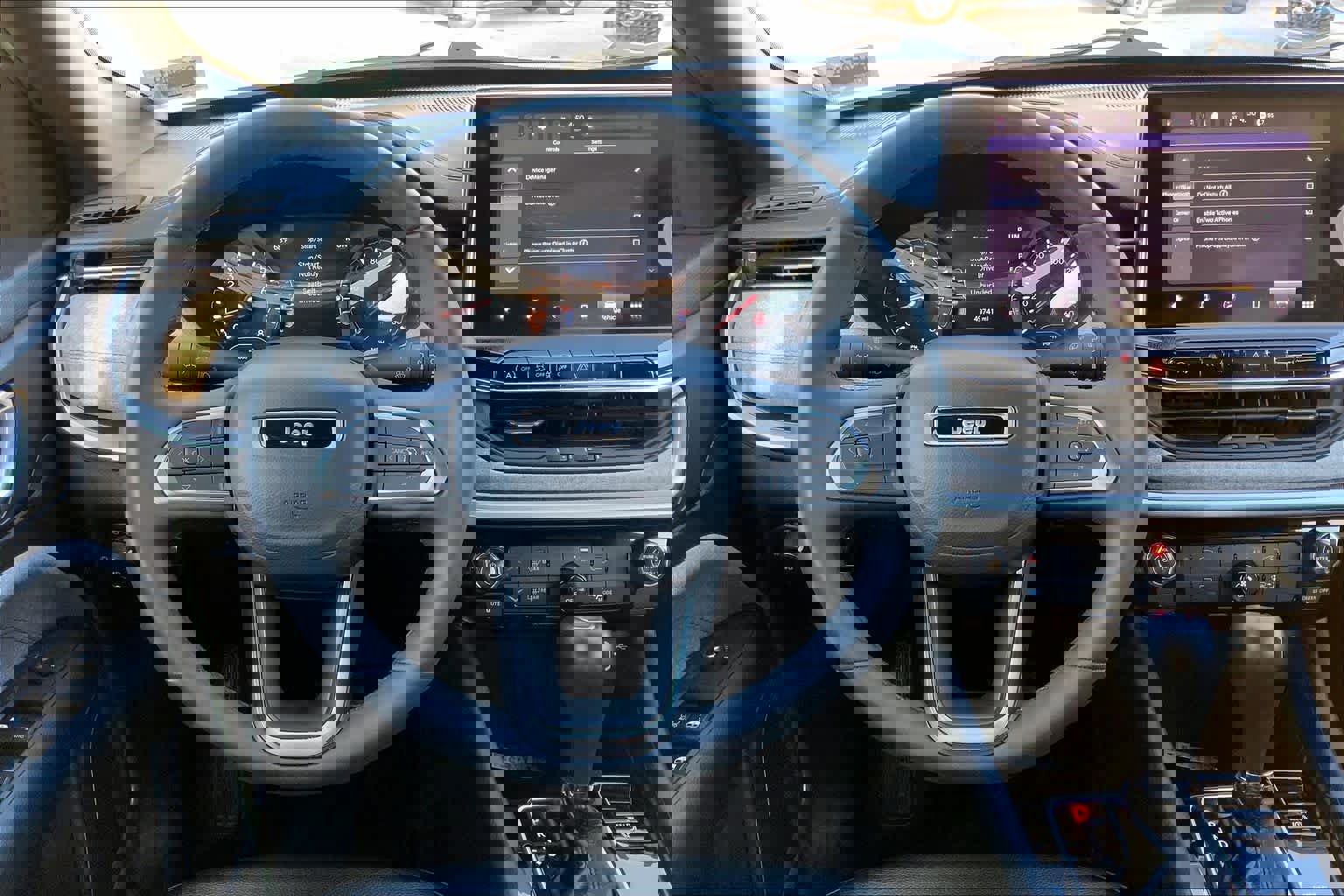 Used 2024 Jeep Compass Latitude image 8