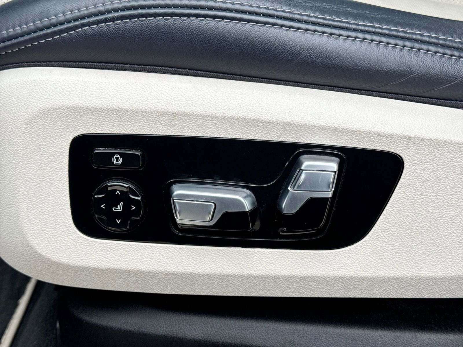 Used 2021 BMW X5 M50i AWD/4WD image 19