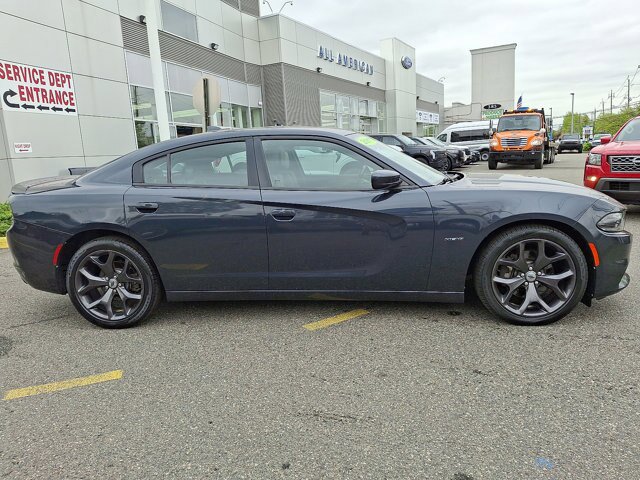 Used 2017 Dodge Charger R/T w/ Premium Group RWD image 18