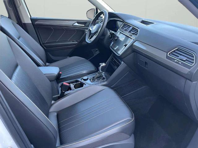 Used 2023 Volkswagen Tiguan SE AWD/4WD image 10