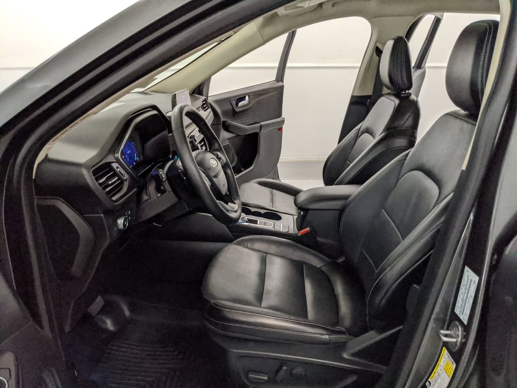 Certified 2020 Ford Escape Titanium w/ Titanium Premium Package 2.0 AWD/4WD image 15