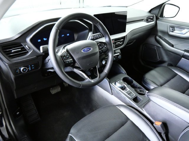 Certified 2025 Ford Escape Platinum AWD/4WD image 3