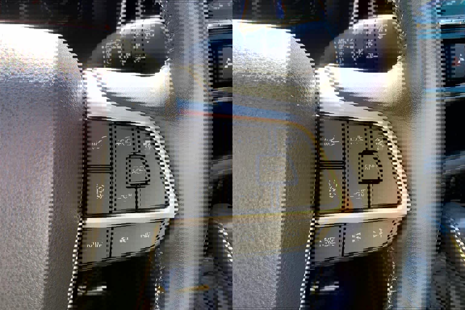 Used 2023 Toyota Highlander Limited image 24