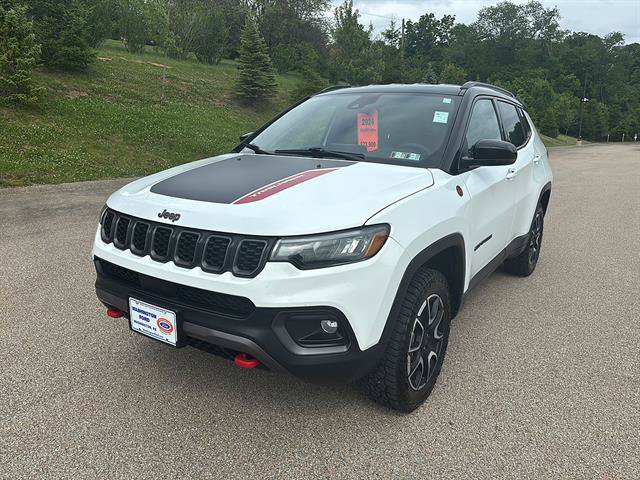Used 2024 Jeep Compass Trailhawk AWD/4WD image 8