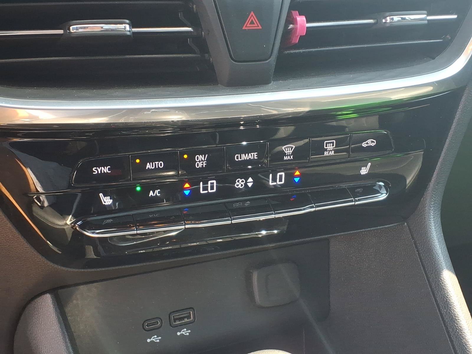 Used 2024 Buick Encore GX Avenir AWD/4WD image 9