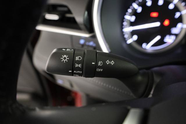 Used 2022 Toyota Highlander XSE AWD/4WD image 11