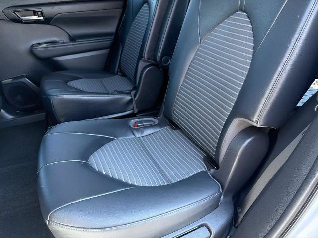 Used 2023 Toyota Highlander XSE AWD/4WD image 21