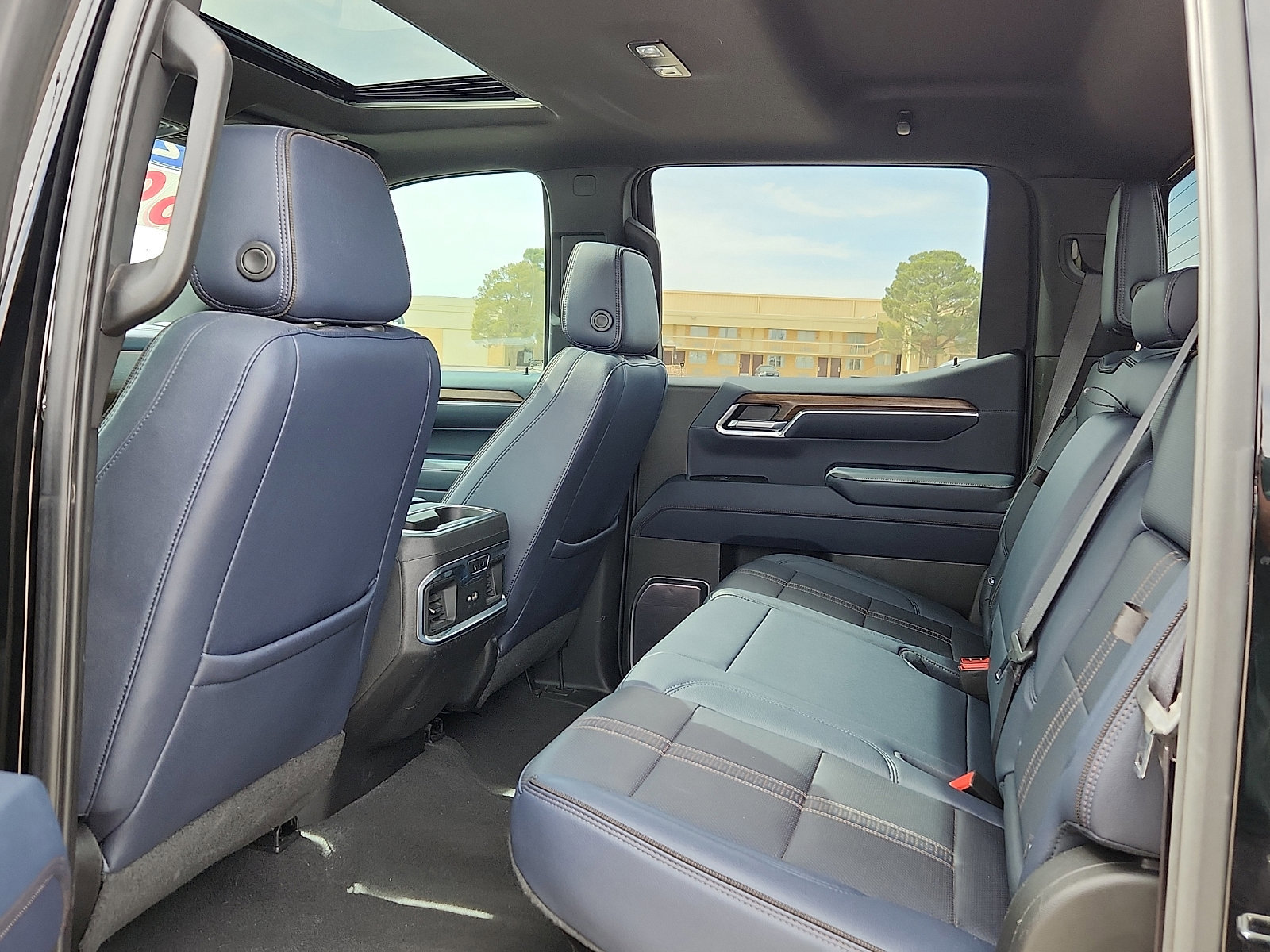 Used 2022 Chevrolet Silverado 1500 High Country image 9