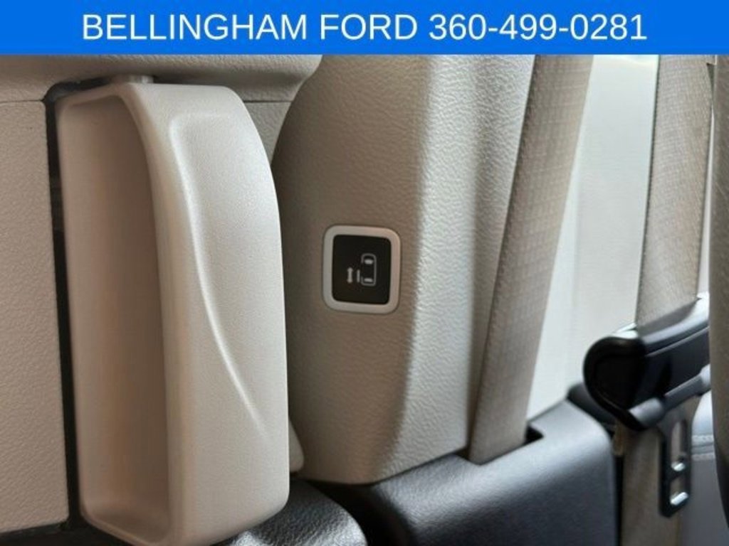 Used 2024 Chrysler Pacifica Touring-L image 41
