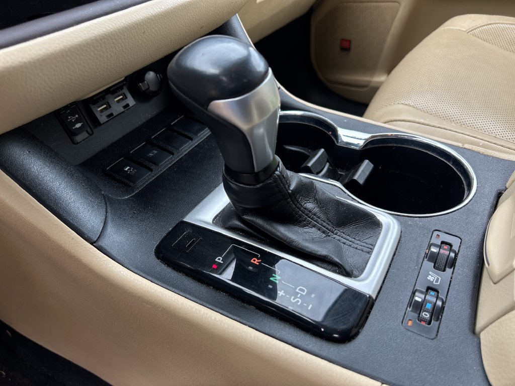 Used 2019 Toyota Highlander Limited Platinum FWD image 22