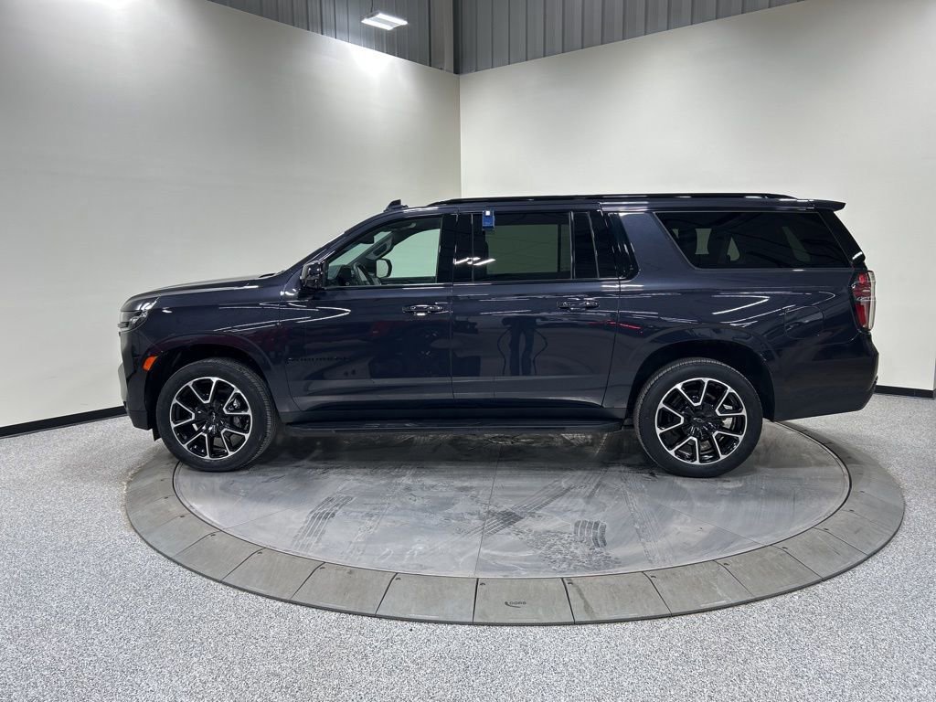 Used 2023 Chevrolet Suburban RST w/ Luxury Package image 2