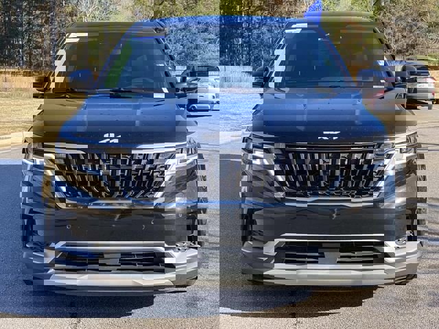 Used 2024 Kia Carnival EX image 8