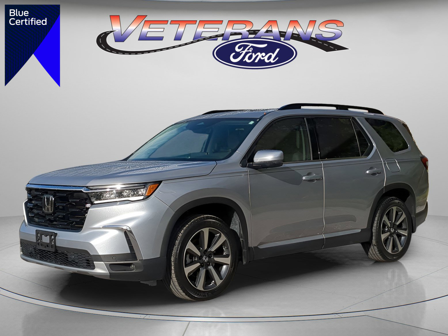 Used 2024 Honda Pilot Touring image 1