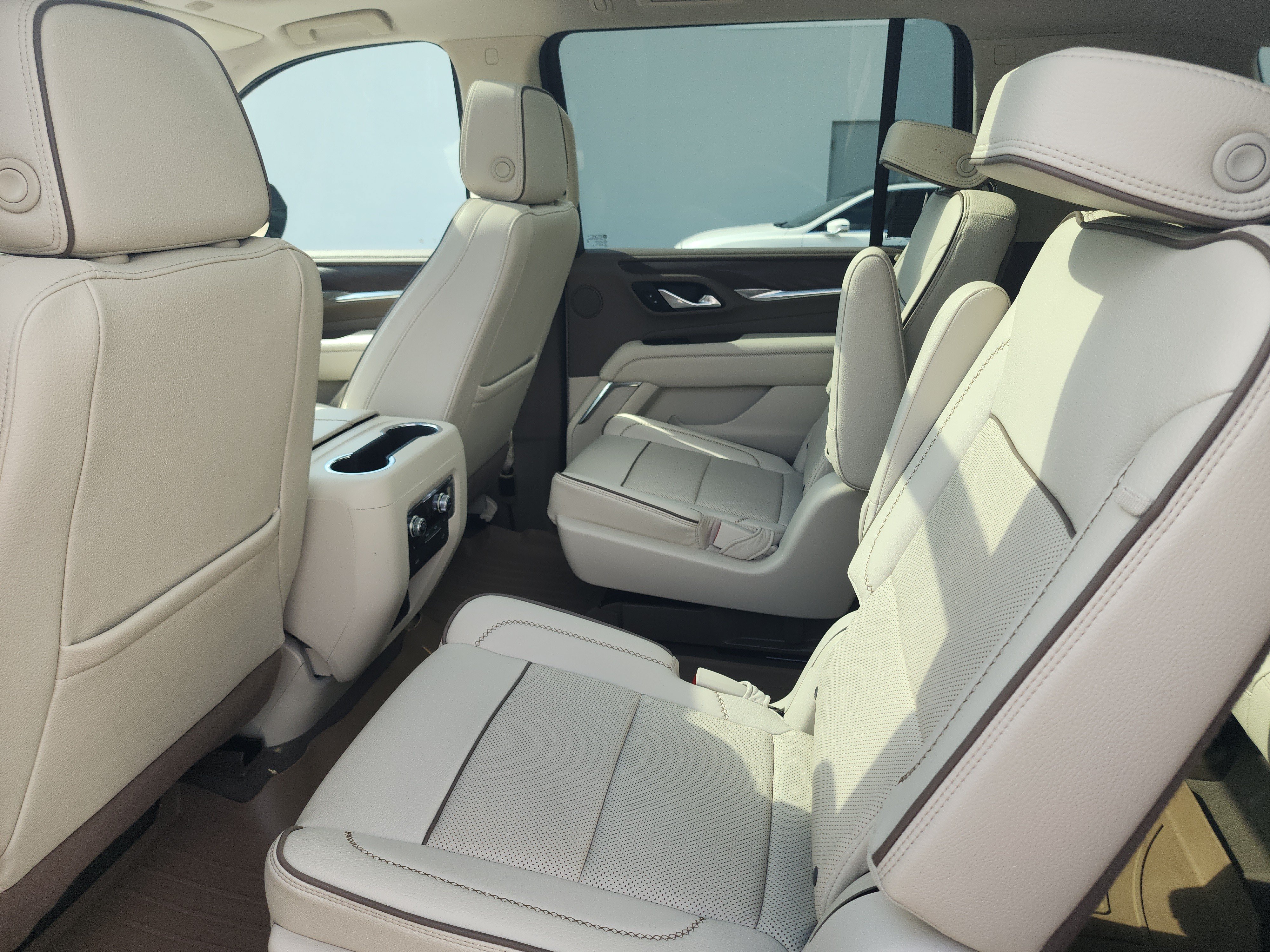 Used 2022 GMC Yukon XL Denali RWD image 24