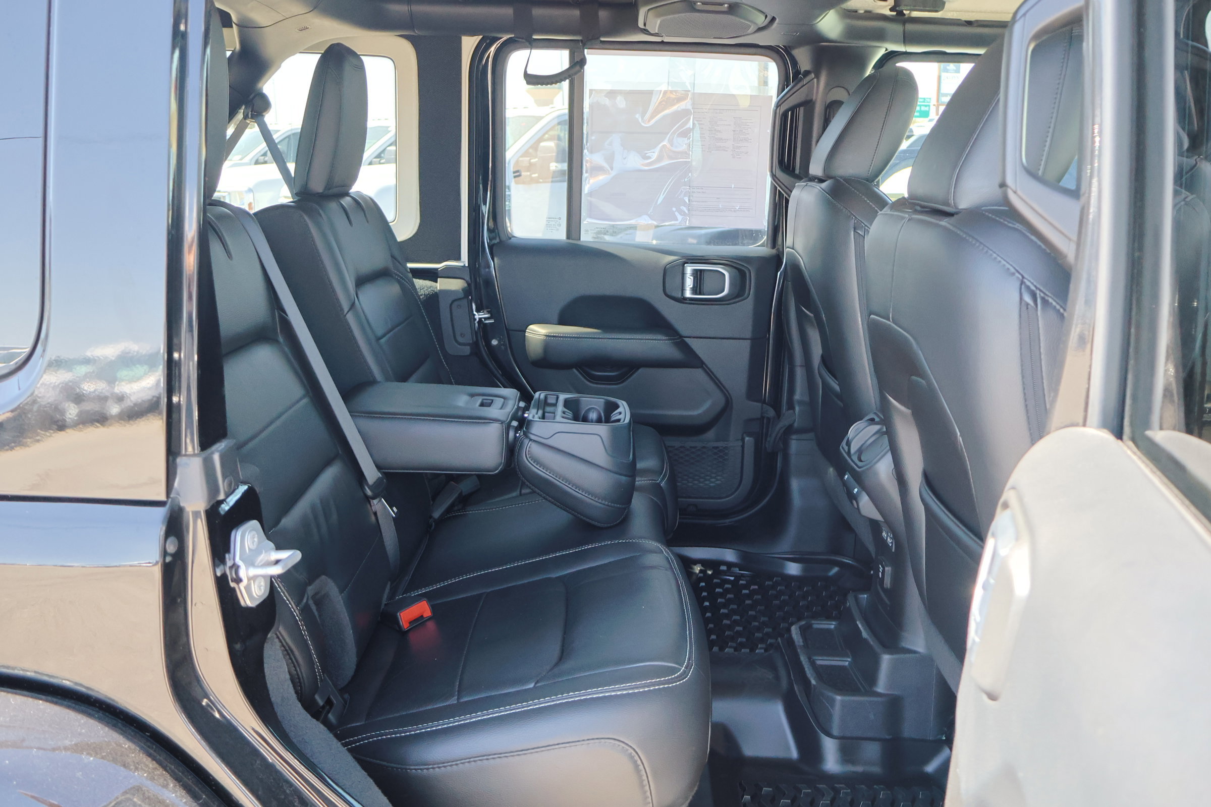 Used 2019 Jeep Wrangler Unlimited Sahara image 34