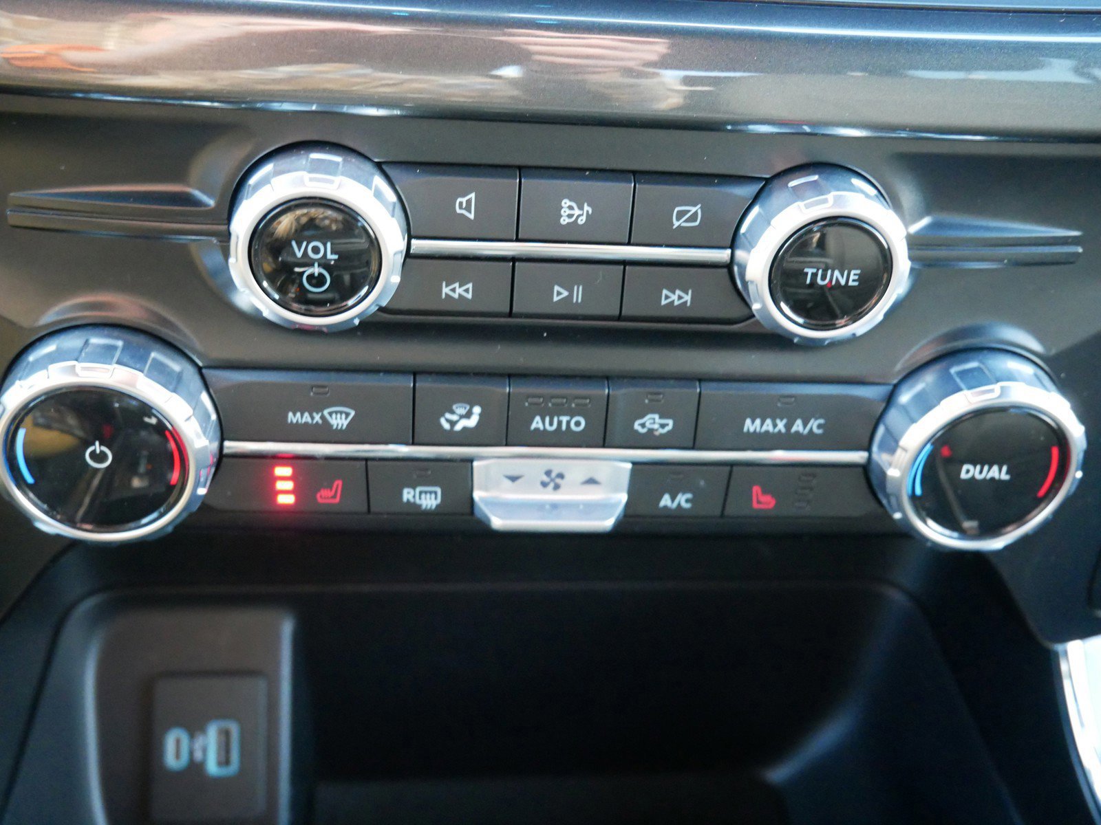 Certified 2022 Ford F150 XLT w/ Equipment Group 302A High image 28