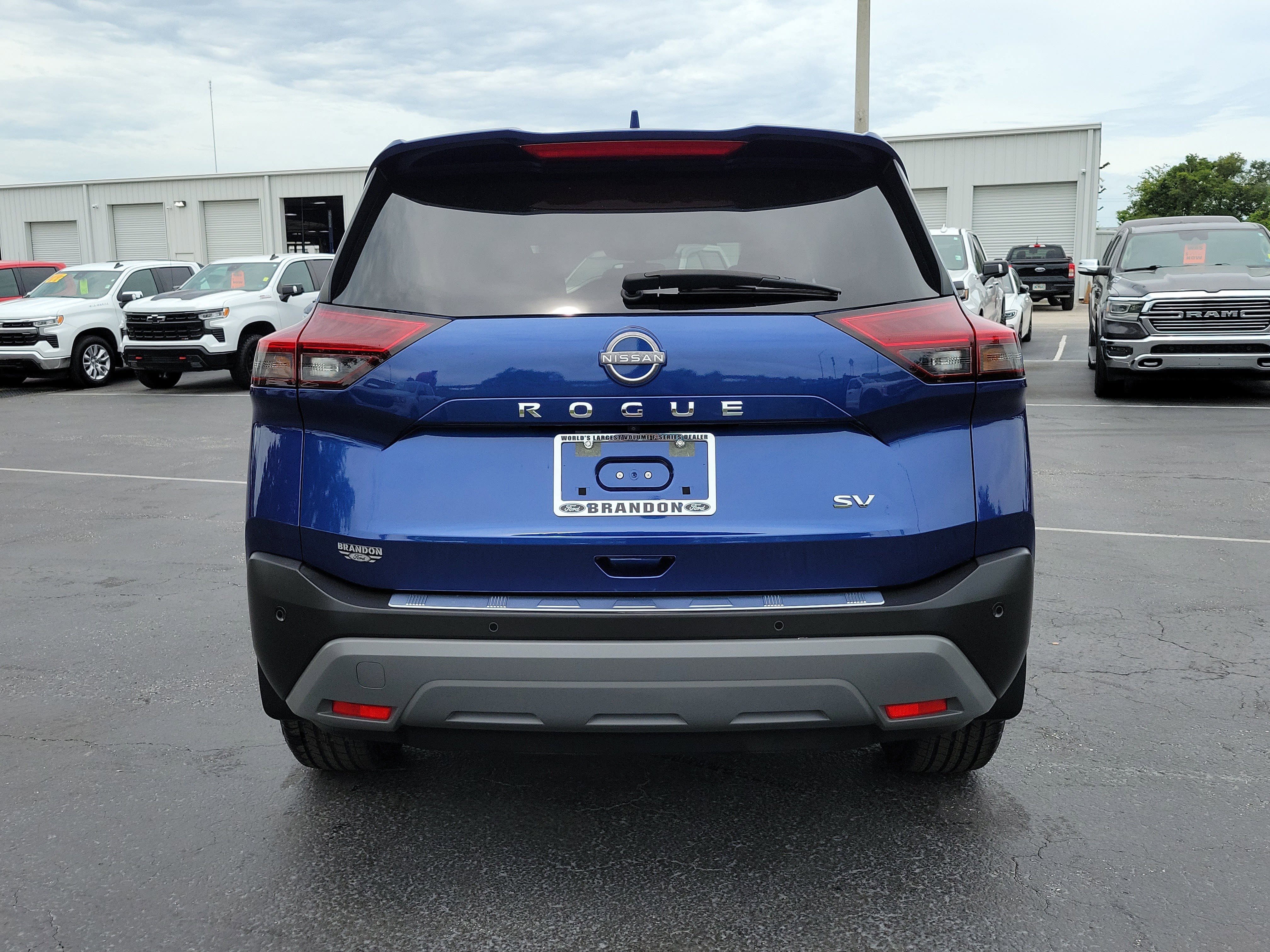 Used 2023 Nissan Rogue SV FWD image 8