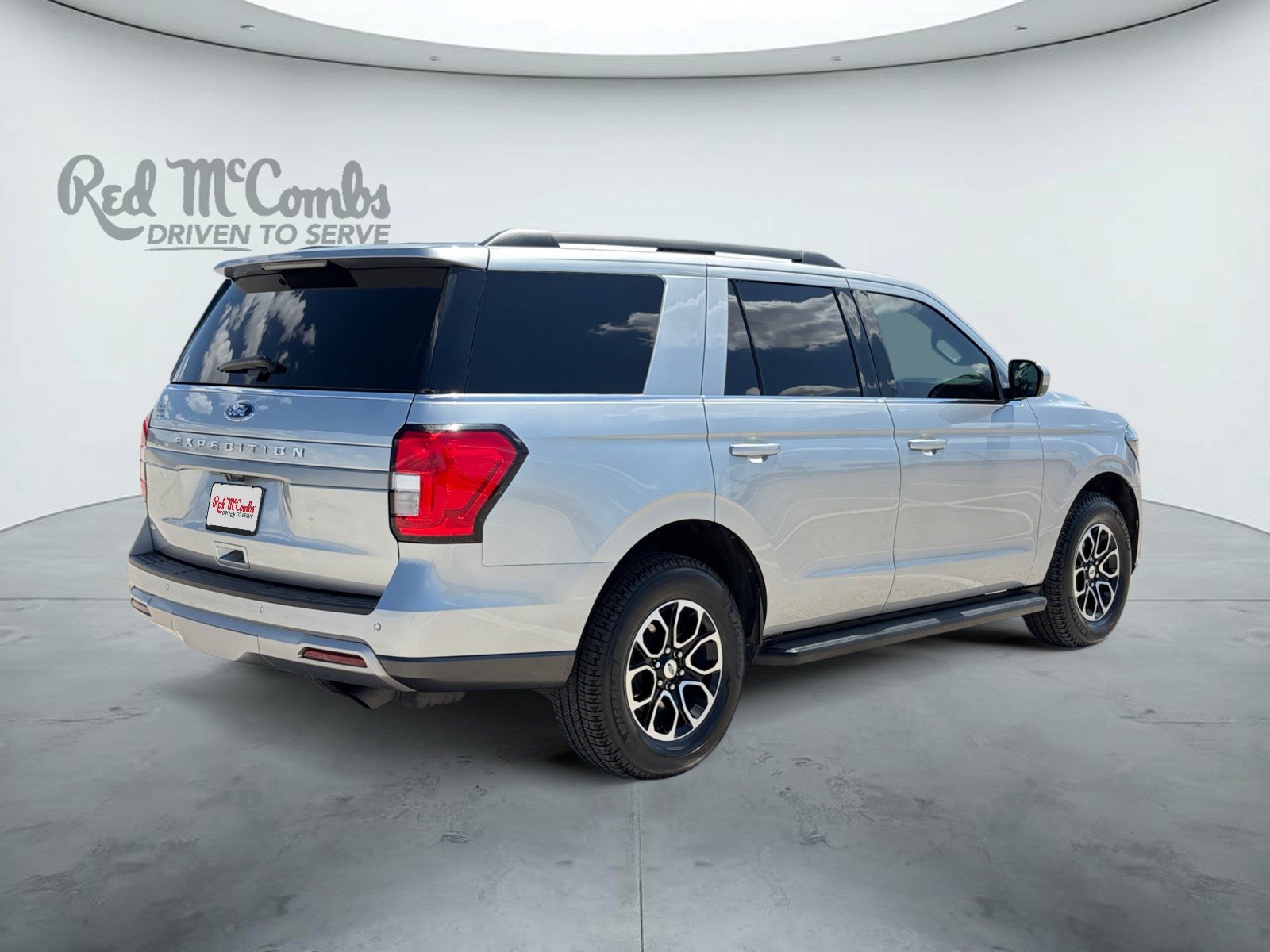 Certified 2024 Ford Expedition XLT RWD image 5