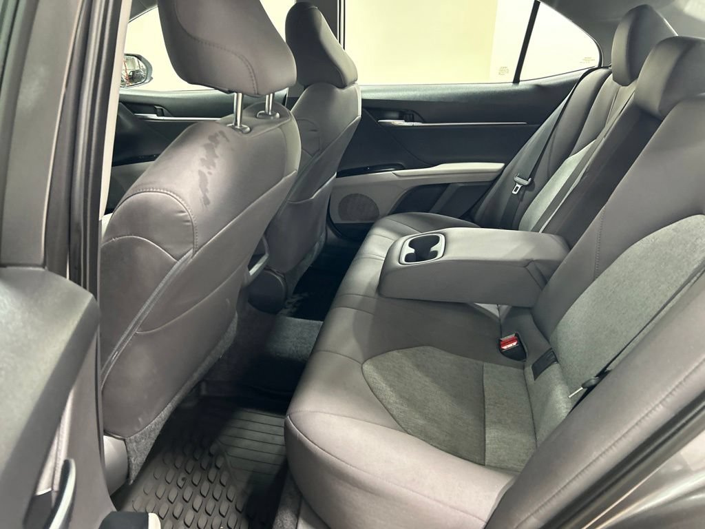 Used 2018 Toyota Camry LE FWD image 17