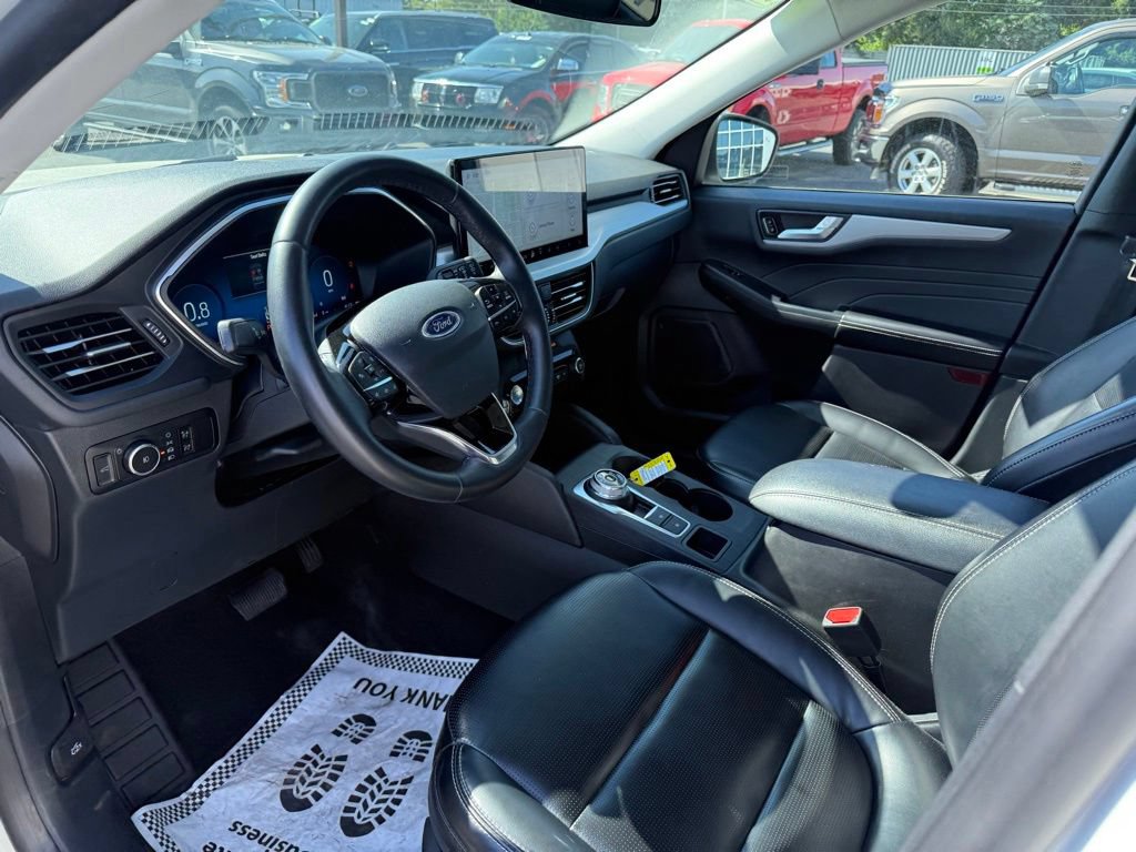 Certified 2024 Ford Escape Platinum w/ Premium Technology Package AWD/4WD image 16
