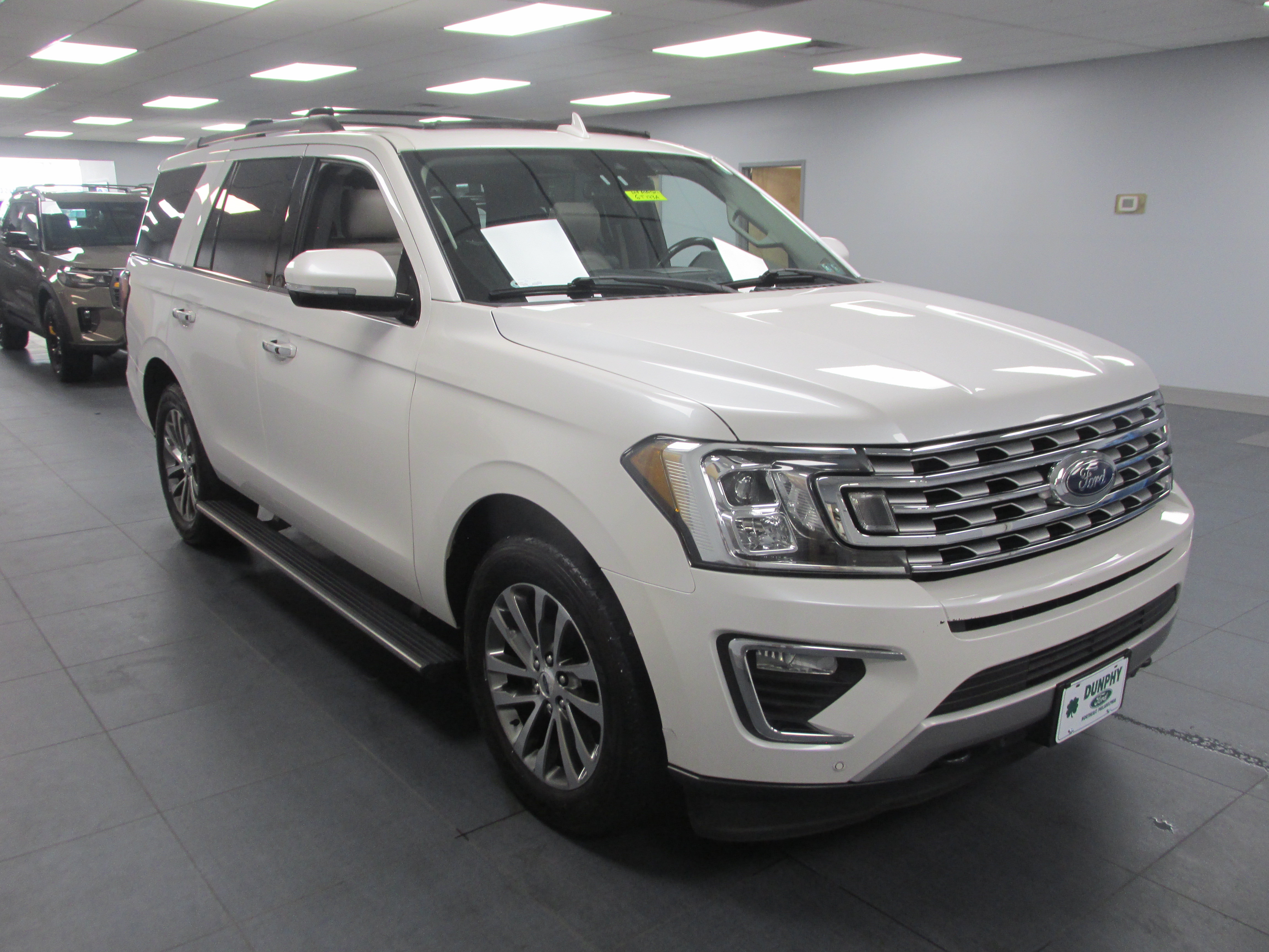 Certified 2018 Ford Expedition Limited w/ Equipment Group 301A AWD/4WD image 3