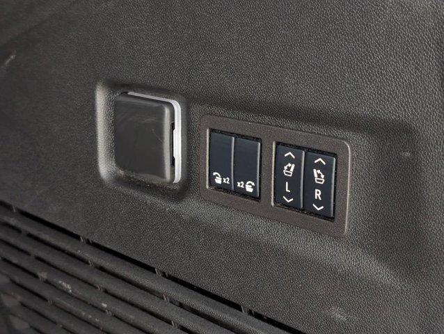 Used 2024 Chevrolet Suburban Premier AWD/4WD image 24