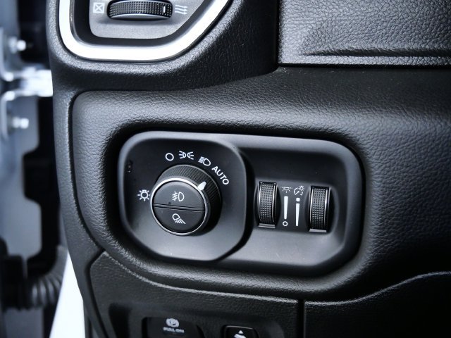 Used 2025 RAM 1500 Laramie w/ Sport Appearance Package AWD/4WD image 30