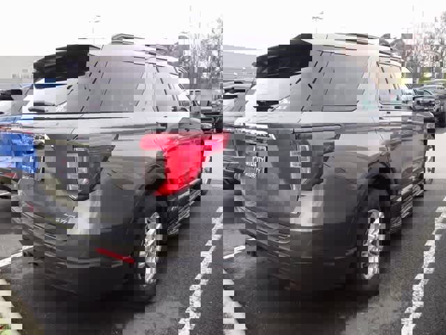 Certified 2022 Ford Explorer XLT w/ Class IV Trailer Tow Package image 4