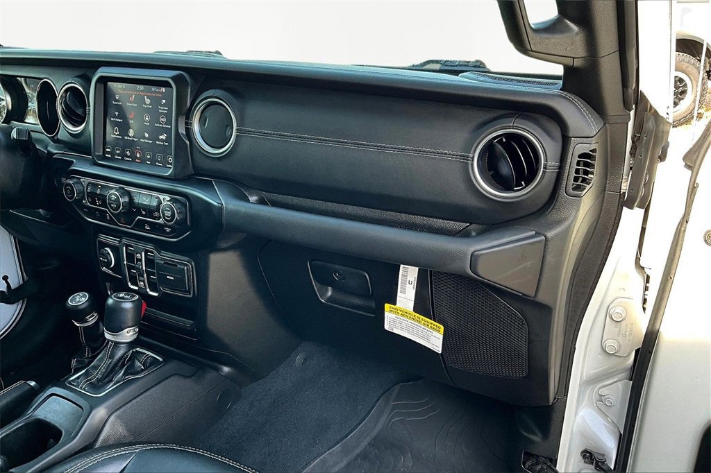 Used 2022 Jeep Wrangler Unlimited Sahara w/ Cold Weather Group image 17