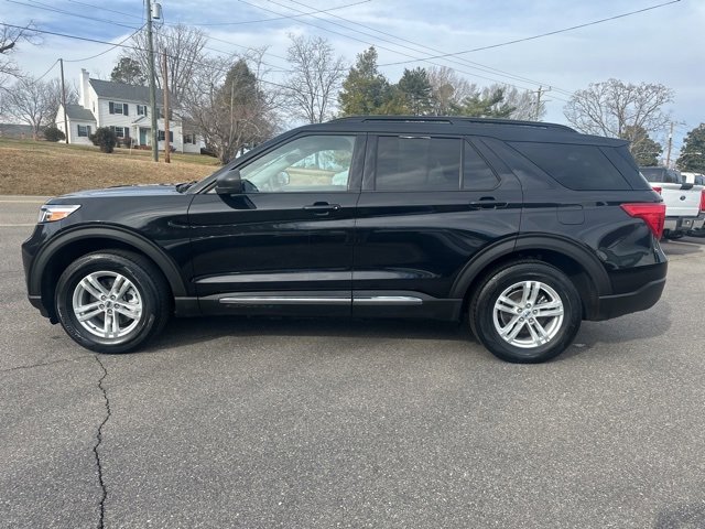 Certified 2022 Ford Explorer XLT w/ Equipment Group 202A image 6