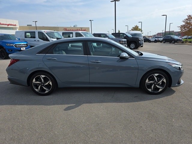 Used 2023 Hyundai Elantra Limited image 2