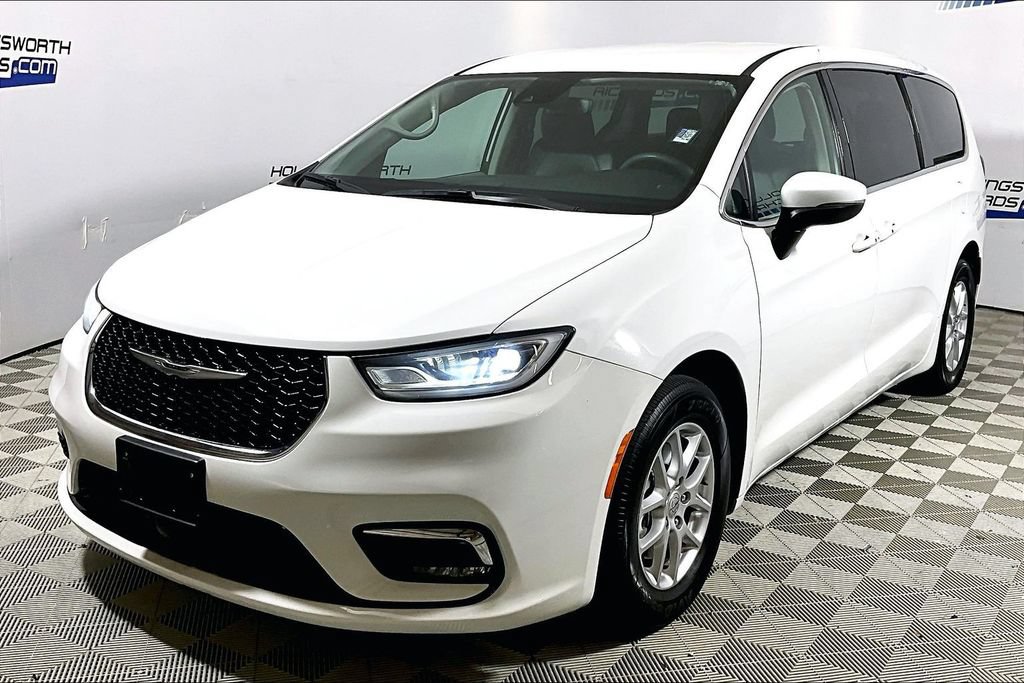 Used 2023 Chrysler Pacifica Touring-L