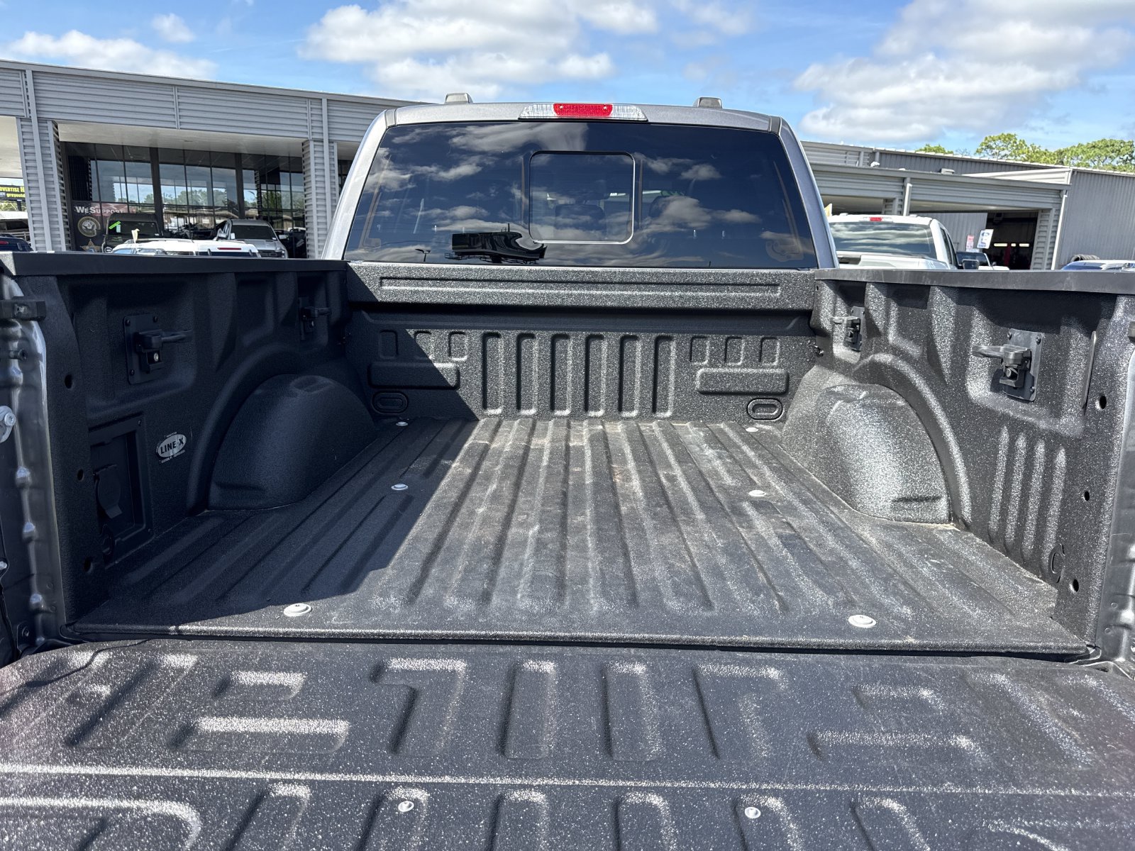Certified 2022 Ford F150 Lariat w/ FX4 Off-Road Package AWD/4WD image 14