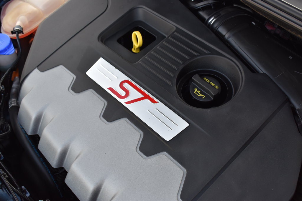 Certified 2018 Ford Focus ST FWD image 13