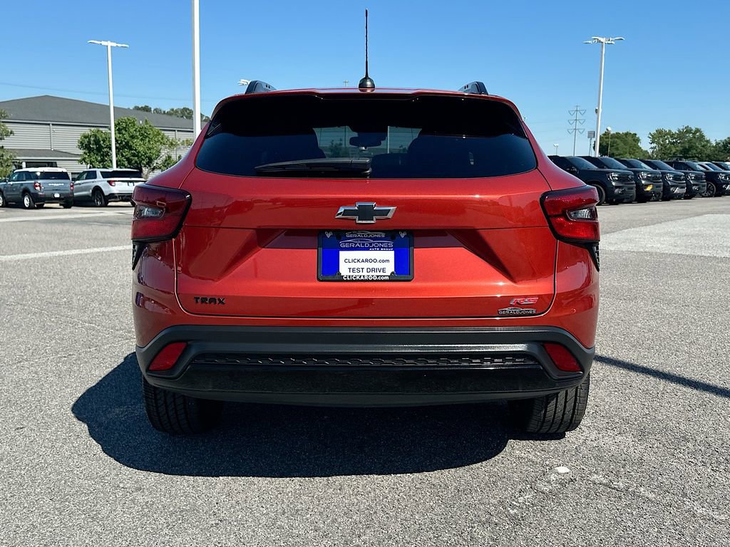 Used 2024 Chevrolet Trax RS w/ Sunroof Package FWD image 15