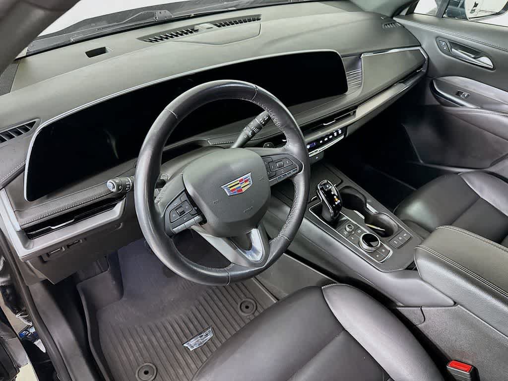 Used 2024 Cadillac XT4 Premium Luxury FWD image 2