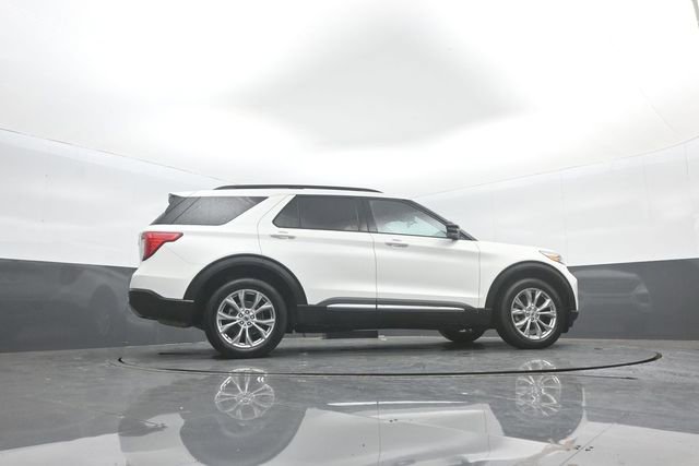 Certified 2024 Ford Explorer XLT w/ Equipment Group 202A image 33