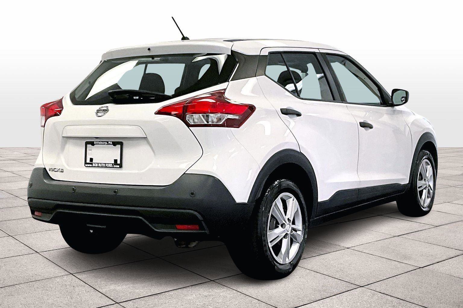 Used 2020 Nissan Kicks S image 3