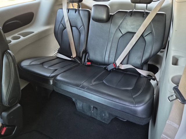 Used 2023 Chrysler Pacifica Touring-L FWD image 22