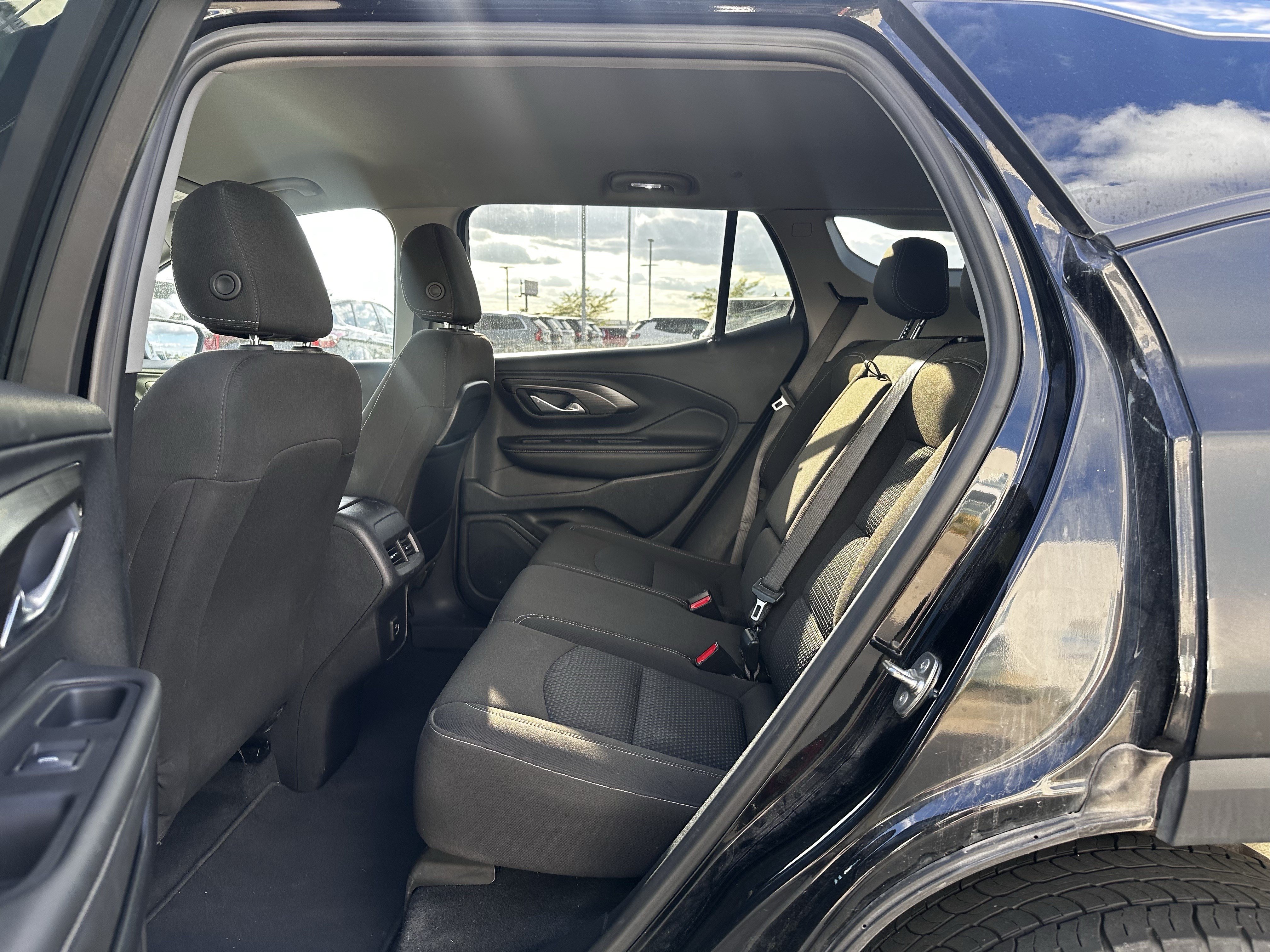 Used 2024 GMC Terrain SLE AWD/4WD image 9