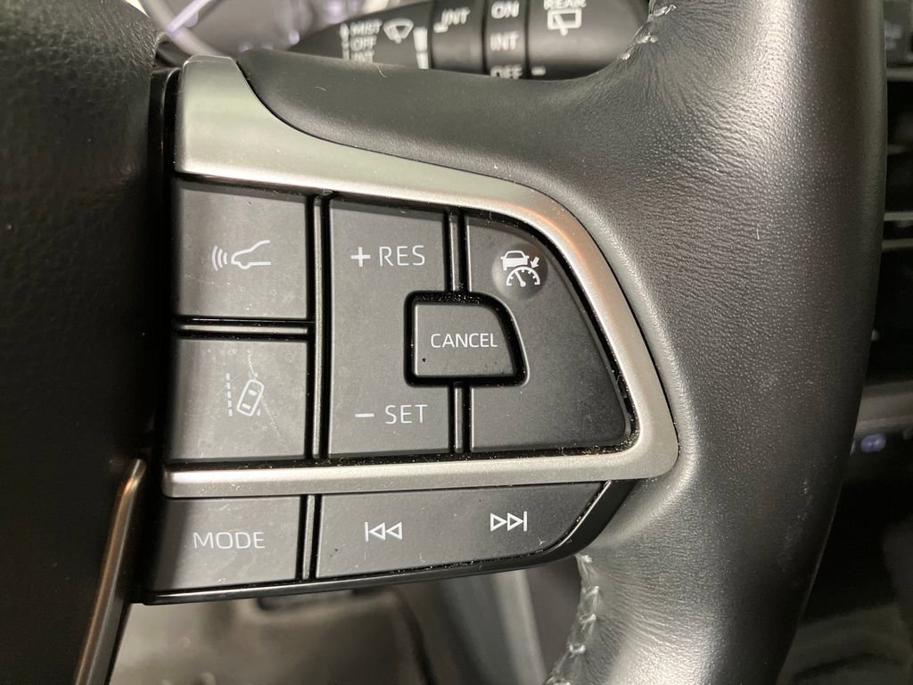 Used 2023 Toyota Highlander L image 17