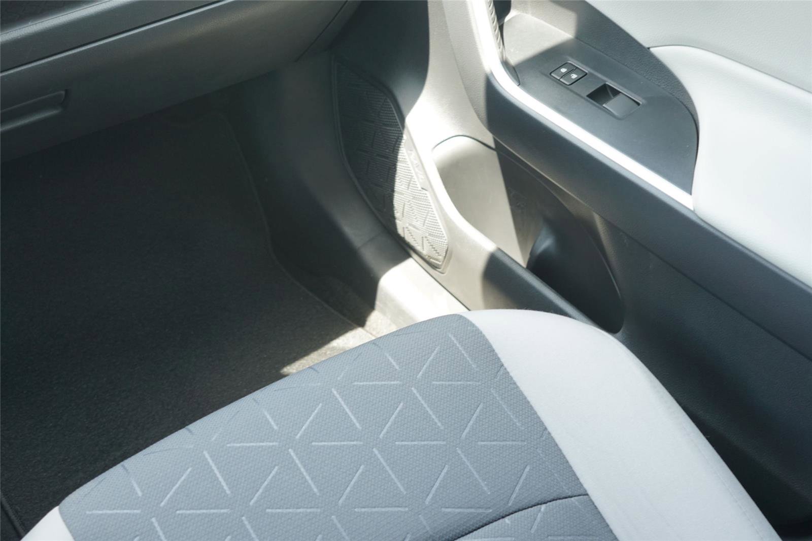 Used 2020 Toyota RAV4 XLE FWD image 27