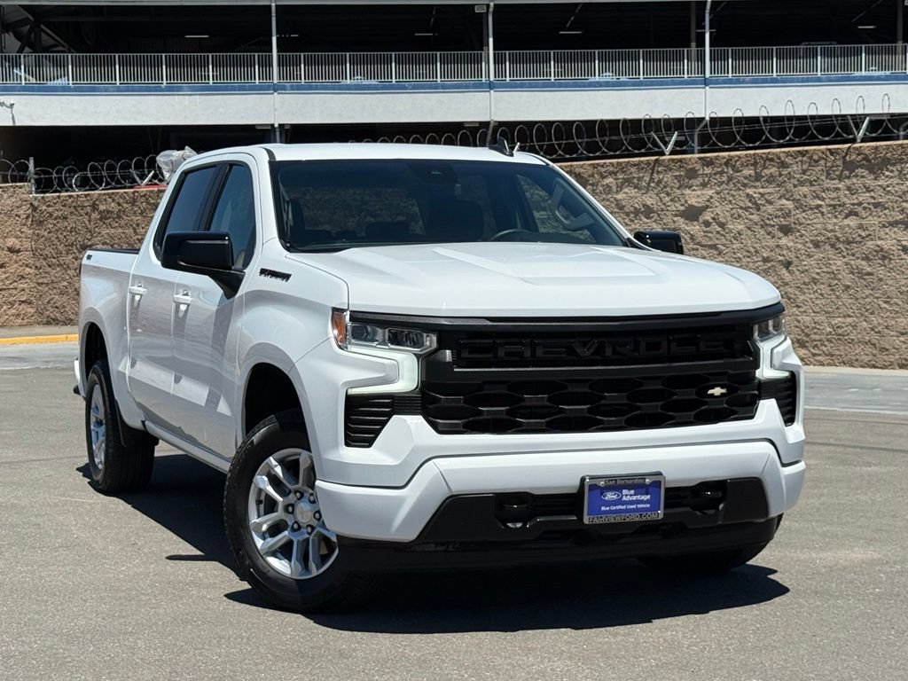 Used 2024 Chevrolet Silverado 1500 LT AWD/4WD image 3
